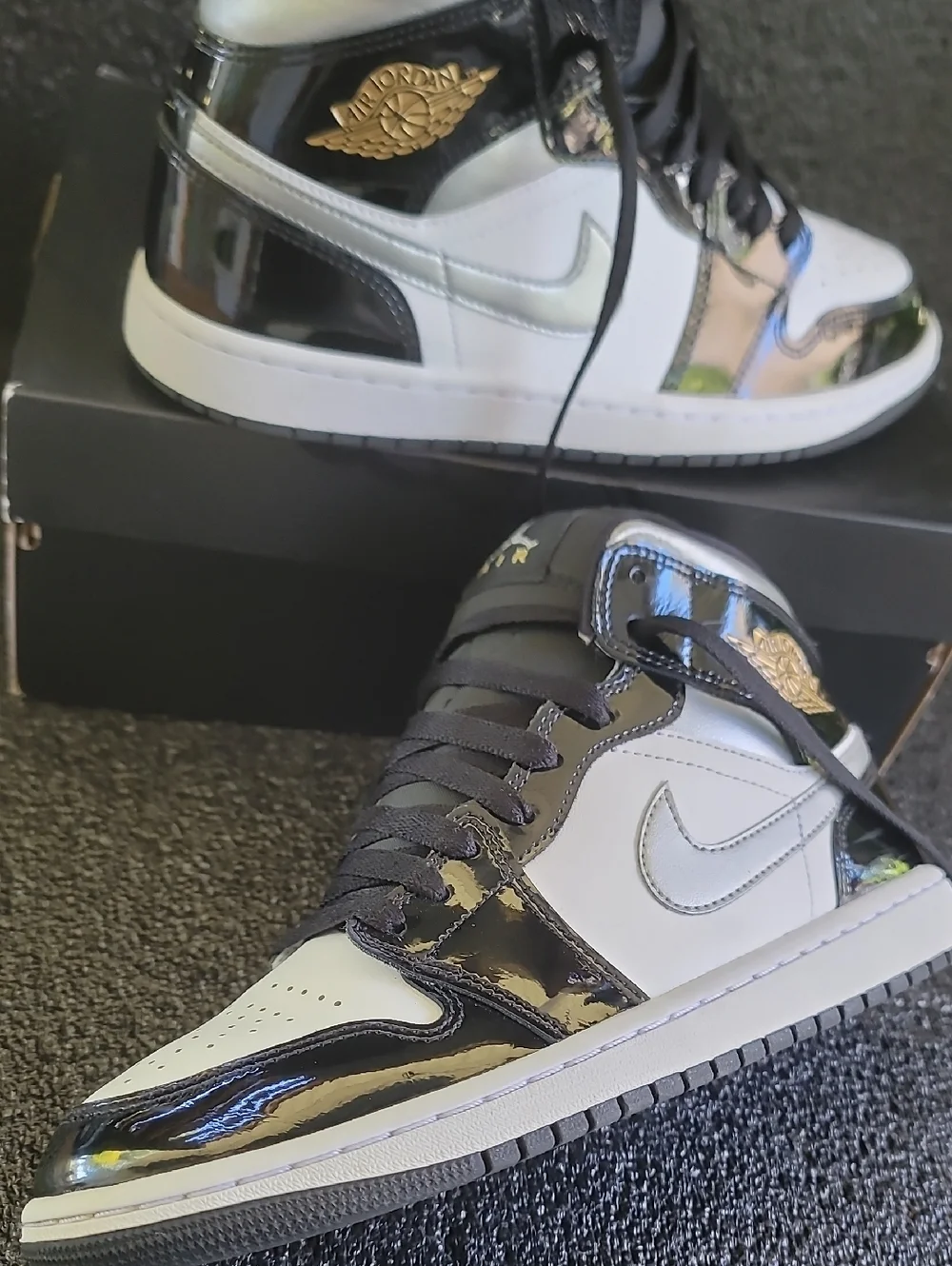 Nike Air Jordan 1 Mid SE "Metallic Silver/Metallic Gold" Patent Leather Wmns 9.5 - Picture 16 of 16